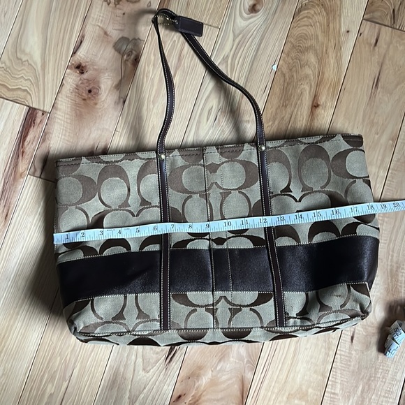 Coach Monogrammed Tote bag - Picture 13 of 16